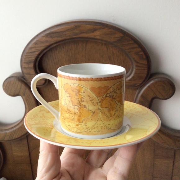 Set of 4 cups and saucers - Picture 5 of 9